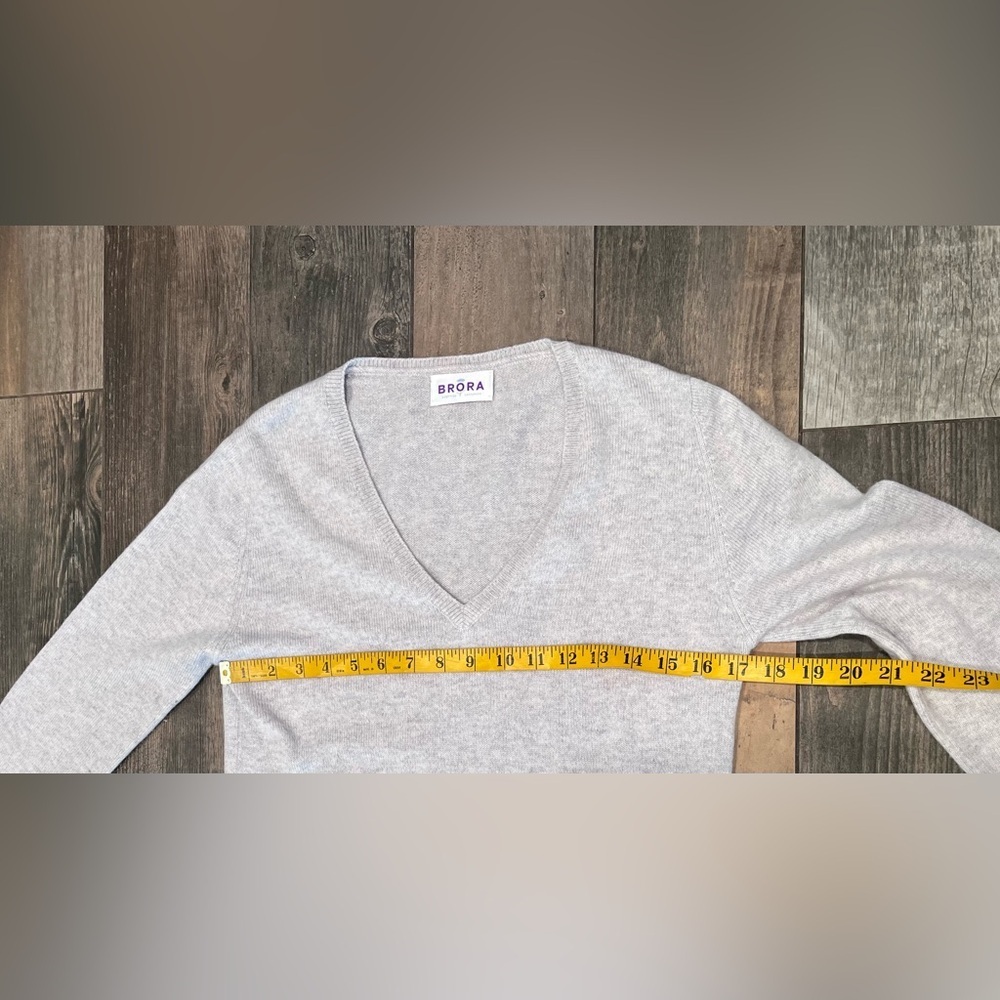 Brora 100% Cashmere Women Sweater Jumper Size 6 EU 38 Light Grey V Neck Scottish - Picture 9 of 10